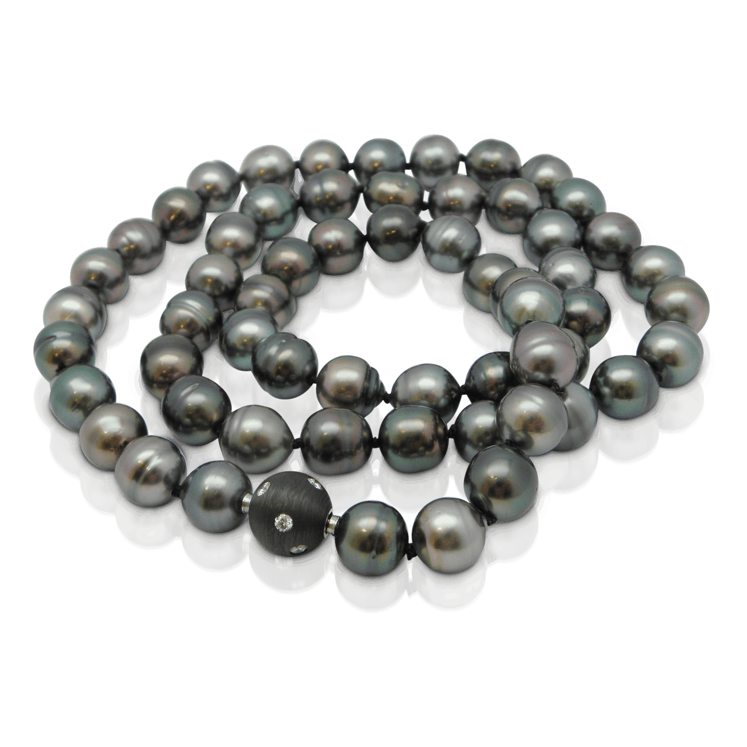 Collier, Halsschmuck, Perlencollier, Perlenschmuck, Tahiti-Zuchtperle, Perlen, Tahiti, Zuchtperle, Barock, Barockperle, Weissgold, Bajonettverschluss, bajonett, necklace, pearl jewelry, pearl necklace, pearl chain, chain, cultured pearls, tahitian pearl, black pearl, golschmiede, goldsmith, faktor s, sahak, manufacture, atelier, winterthur, zürich, zurich, swissmade, jewellery, jewelry, carbon, carbon jewelry, carbonschmuck, starry sky, diamonds, brilliant cut, diamanten, diamantschmuck, sternenhimmel, brillanten