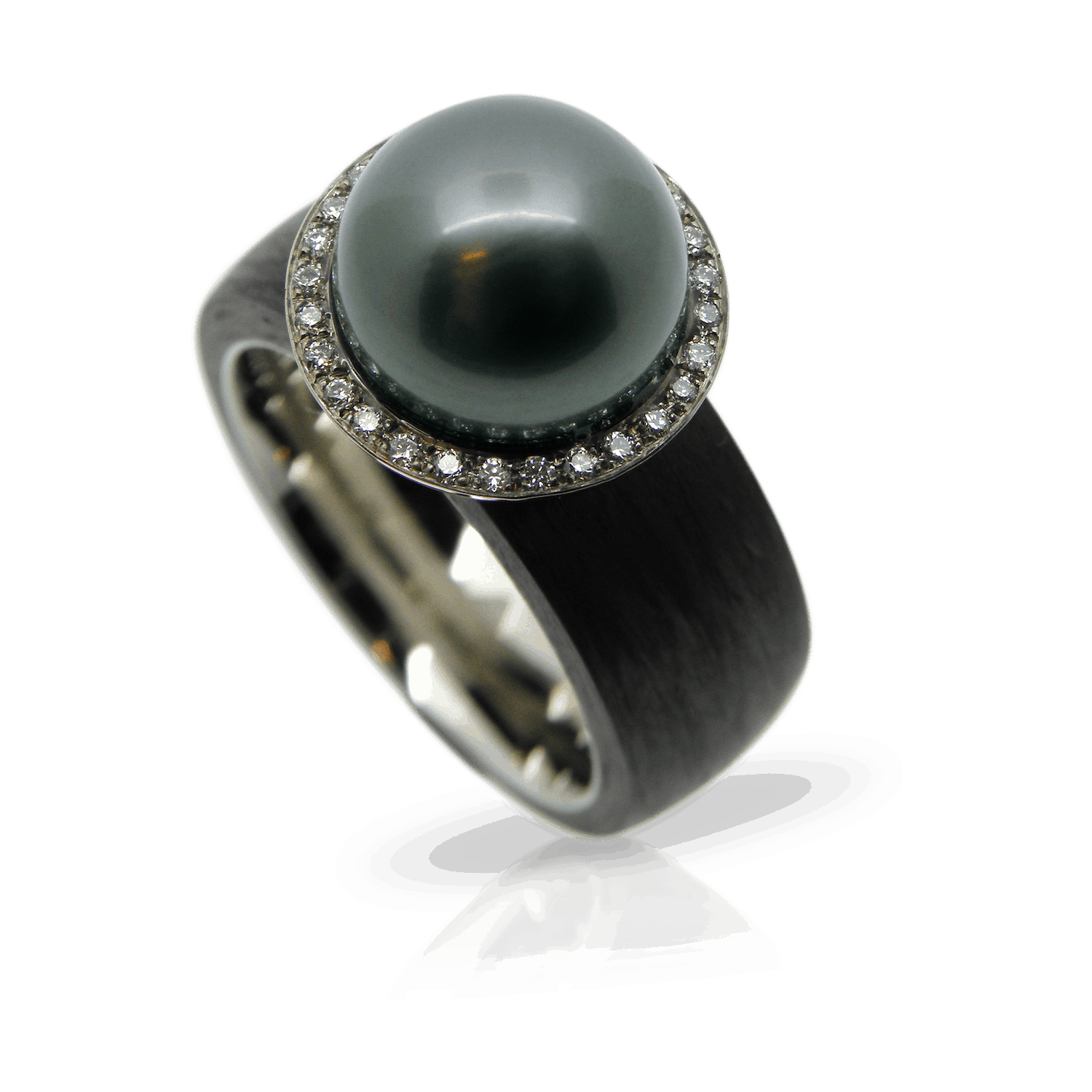 Perlenring, Diamantring, Carbonring, Weissgold, Tahiti-Zuchtperle, Entourage, Brillanten, Diamantschmuck, Perlenschmuck, Carbon, Carbonschmuck, Diamant, Zuchtperle, klassisch, modern, Cocktailring, Damenring, Damenschmuck, individuell, juwelen, goldschmied, zürich, Pearl ring, diamond ring, carbon ring, white gold, Tahitian cultured pearl, entourage, brilliants, diamond jewelery, pearl jewelery, carbon, carbon jewelery, diamond, cultured pearl, classic, modern, cocktail ring, ladies ring, ladies jewelery, individual, jewels, goldsmith, Zurich, winterthur, sahak, faktor s, design, swissmade, jewellery, jewelry
