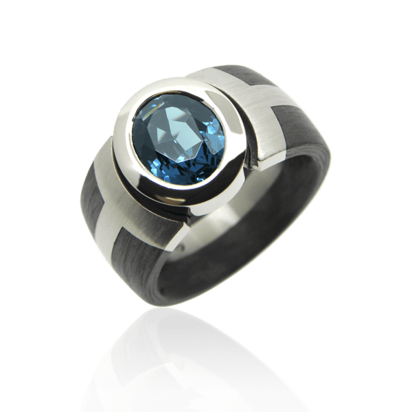 herrenring, männerring, herrenschmuck, männerschmuck, carbonschmuck, carbonring, carbon, weissgold, goldring, edelstein, edelsteinschmuck, turmalin, indigolith, facettiert, design, modern, gents ring, gents jewelry, mens ring, mens jewelry, carbon ring, white gold, gold ring, gemstone, gemstone jewelry, tourmaline, indigolite, facetted, goldschmiede, goldsmith, manufacture, atelier, swissmade, jewellery, faktor s, sahak, zürich, zurich, winterthur, jewelry