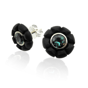 Ohrstecker, Ohrschmuck, Ebenholz, Weissgold, Turmalin, Tourmaline, floral, Blume, Relief, Design, Kollektion, Faktor S, Goldschmiede, sahak, winterthur, zürich, earrings, wooden, wood, ebony, tourmaline, gemstone, flower, design, blossom, white gold, stud, manufacture, goldsmith, swissmade, jewellery, jewelry, unique