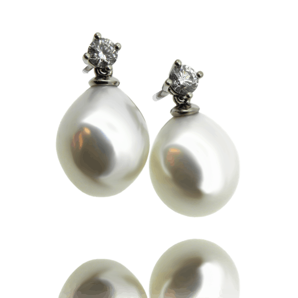 Perlen, Ohrschmuck, Ohrhänger, Ohrstecker, Perlenschmuck, Süsswasser-Zuchtperlen, Brillanten, Weissgold, Goldschmiede, Faktor S, Winterthur, Sahak, Zürich, Zurich, earrings, earring, diamonds, diamond, brilliant cut, setting, stud, pearls, fresh water, pearl jewelry, white, classic, design, white gold, pendant, swissmade, jewellery, jewelry