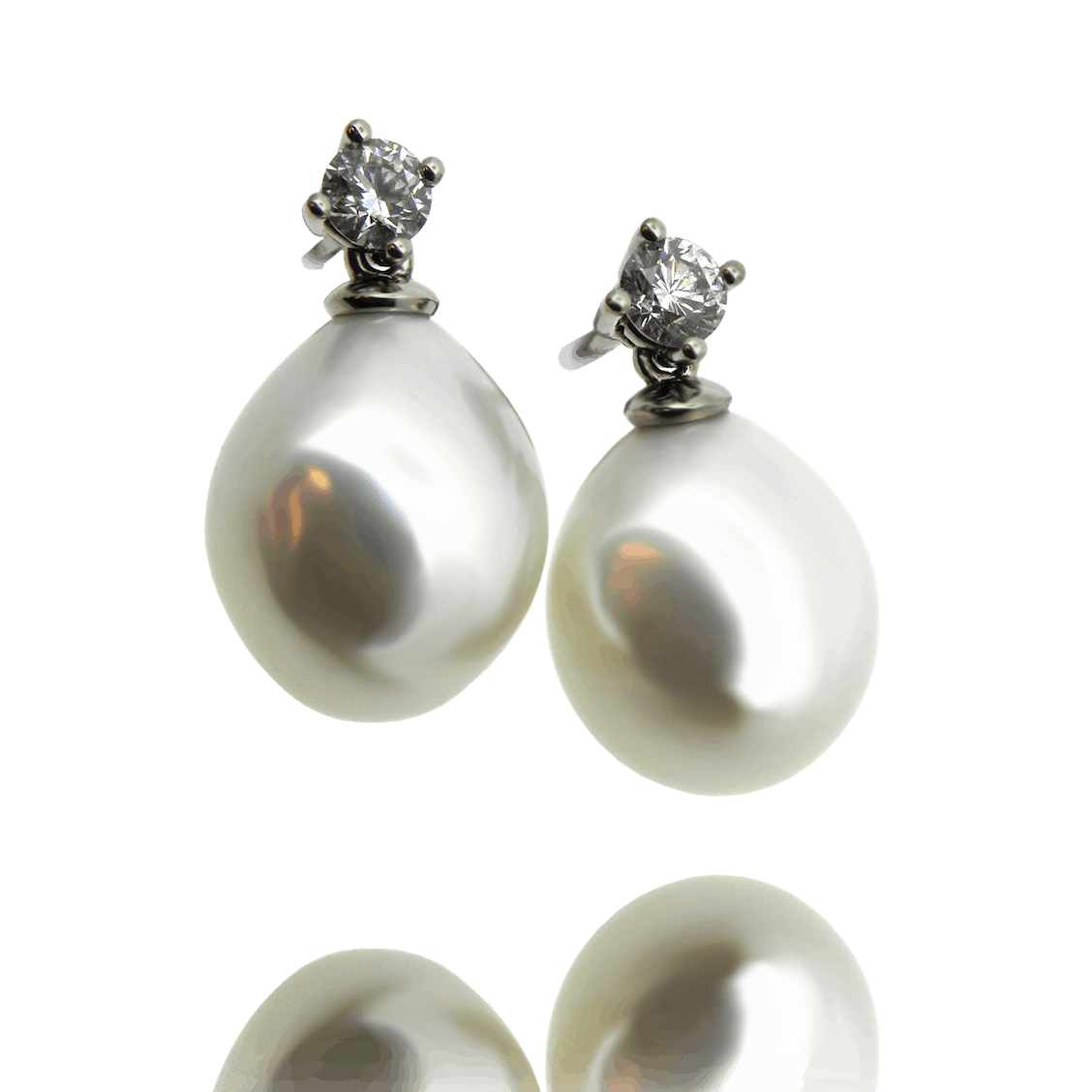 Perlen, Ohrschmuck, Ohrhänger, Ohrstecker, Perlenschmuck, Süsswasser-Zuchtperlen, Brillanten, Weissgold, Goldschmiede, Faktor S, Winterthur, Sahak, Zürich, Zurich, earrings, earring, diamonds, diamond, brilliant cut, setting, stud, pearls, fresh water, pearl jewelry, white, classic, design, white gold, pendant, swissmade, jewellery, jewelry