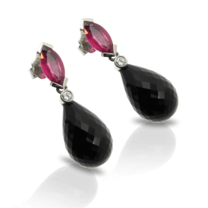 Ohrschmuck, Ohrhänger, Ohrstecker, Rubin, Rubinschmuck, Diamantschmuck, Diamanten, Onyx, Pampel, Briolet, facettiert, Edelsteinschmuck, Navette, Stecksystem, Brillanten, earrings, stud, pendant, diamond jewelry, ruby, diamond, brilliant cut, elegant, modern, design, goldsmith, goldschmiede, faktor s, sahak, winterthur, zürich, zurich, swissmade, jewellery, jewelry