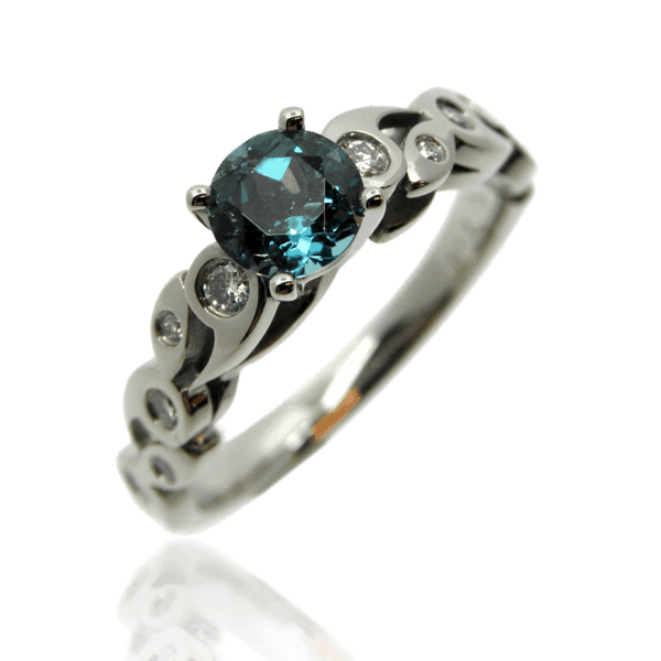 Solitärring, Weissgold, Turmalin, Brillanten, Diamond ring, engagement ring, white gold, tourmaline, diamonds, floral, ladies ring, türkis, goldsmith, goldschmiede, manufacture, atelier, Verlobungsring, Damenring, Rankenmuster, Faktor S, Sahak, Zürich, Winterthur, Swissmade, Jewellery, Jewellery