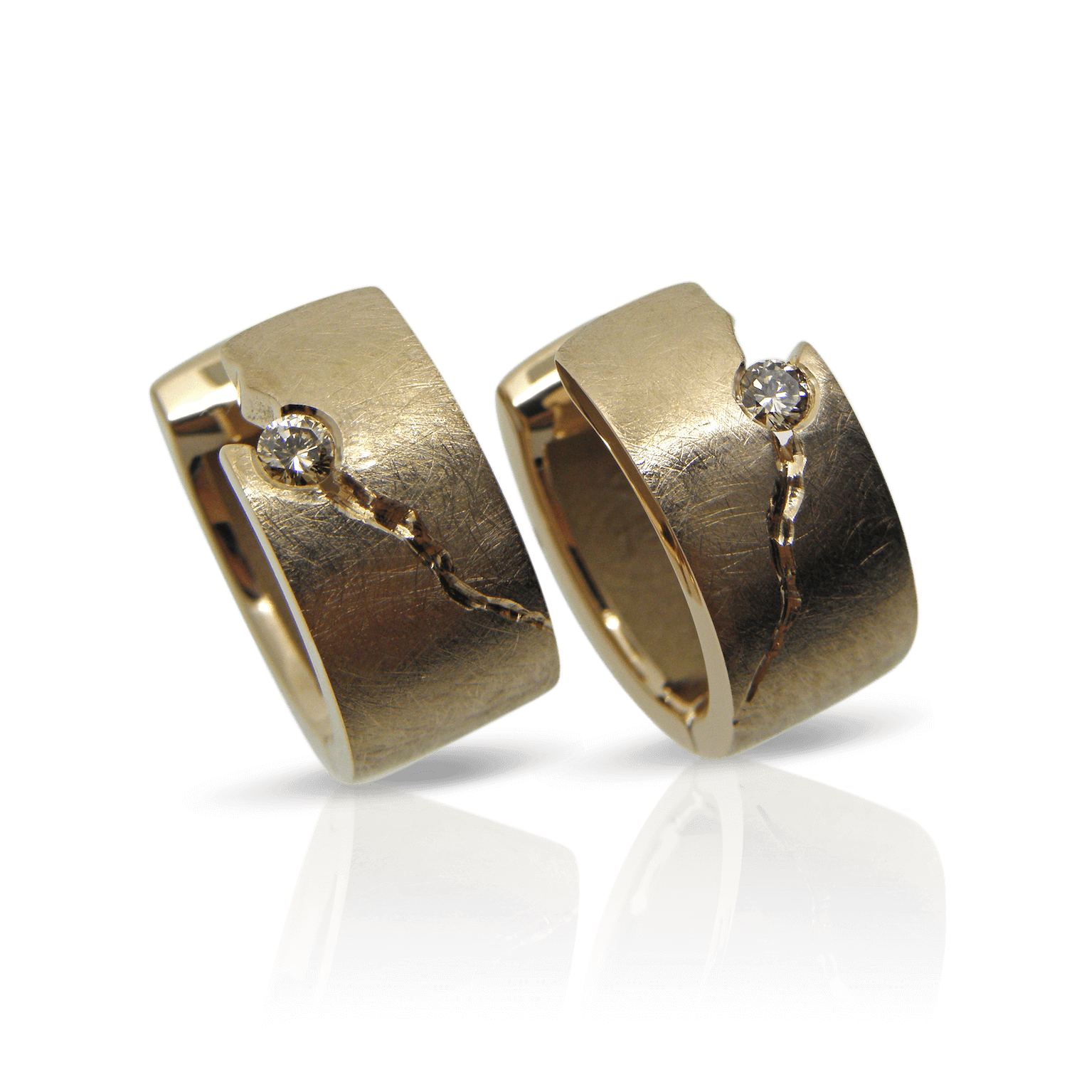 Creolen, Ohrschmuck, Diamantschmuck, Brillanten, Diamantohrringe, Ohrringe, Riss, Design, Rotgold, Goldschmied, Earrings, pendents, diamond, diamond jewel, pink gold, goldsmith, manufacture, atelier, faktor s, sahak, winterthur, zürich, zurich, swissmade, jewellery, jewelry