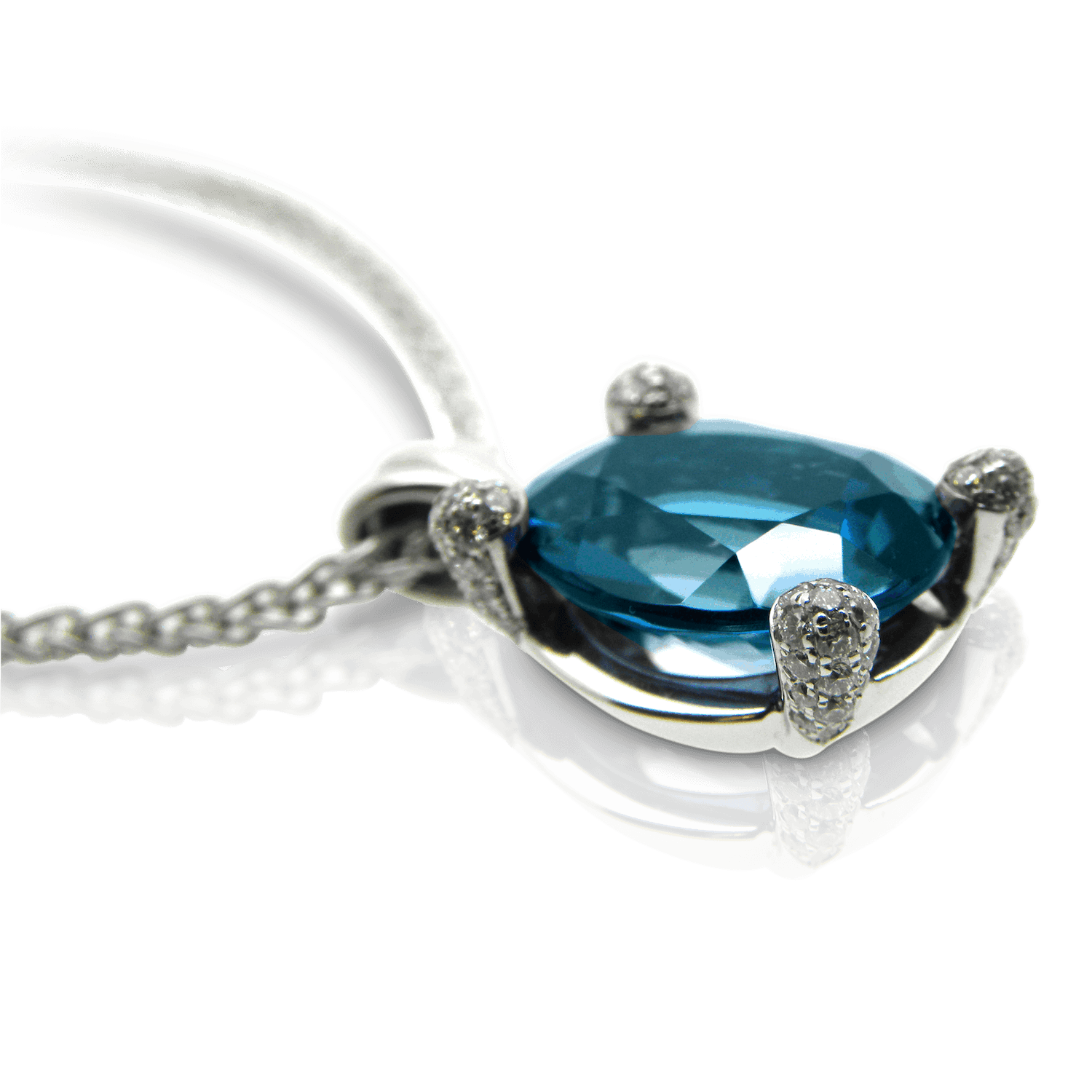 Halsschmuck, Anhänger, Collier, Halskette, Edelsteinschmuck, Edelsteine, Diamantschmuck, Diamantcollier, Brillanten, Design, Topas, London Blue, Goldschmied, Handgefertigt, Handwerk, Zürich, modern, Zopfkette, Kette, Weissgold, Goldschmuck, necklace, pendant, necklace, necklace, gemstone jewelry, gemstones, diamond jewelry, diamond necklace, diamonds, design, topaz, London Blue, goldsmith, handmade, handicraft, Zurich, modern, cable chain, necklace, white gold, gold jewelry, swissmade, sahak, faktor s, winterthur, jewelry, jewellery