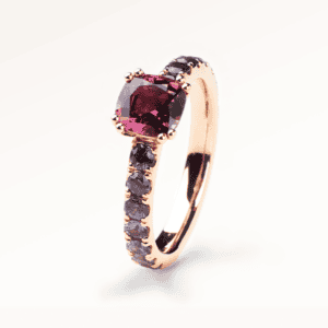 damenring, spinell, saphir, sapphire, safir, spinellring, rot, diamantring, diamanten, alliance, ring, schmuck, edelsteine, schmuckdesign, schmuckring, goldring, arcade, grifffassung, gemstone, goldschmiede, juwelier, sahak, jewellery, zurich